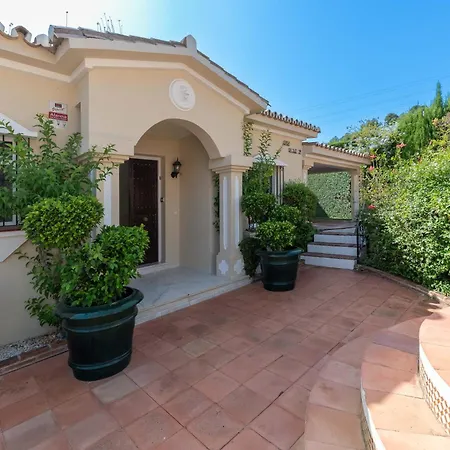 4 Bdrm Andalusian W Cinema & Sea Views *