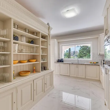 Appartement 4 Bdrm Andalusian W Cinema & Sea Views