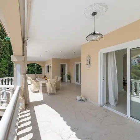 4 Bdrm Andalusian W Cinema & Sea Views