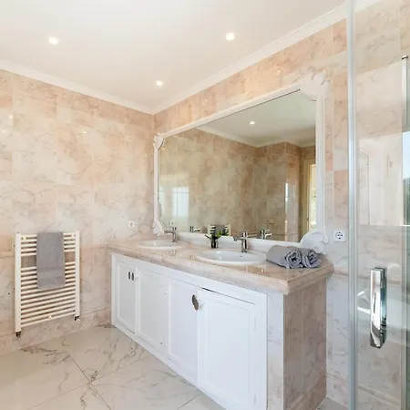 4 Bdrm Andalusian W Cinema&sea Views