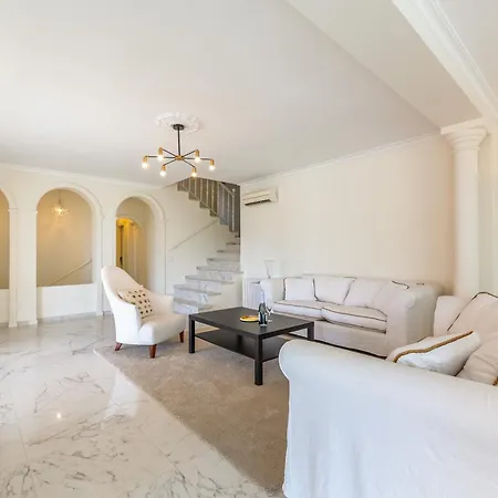 4 Bdrm Andalusian W Cinema & Sea Views Apartmán