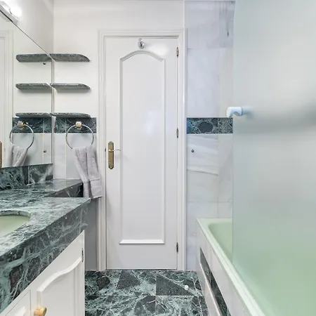 Апартаменты 4 Bdrm Andalusian W Cinema & Sea Views