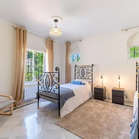 Apartment 4 Bdrm Andalusian W Cinema & Sea Views *