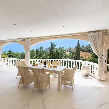 Апартаменты 4 Bdrm Andalusian W Cinema & Sea Views Марбелья