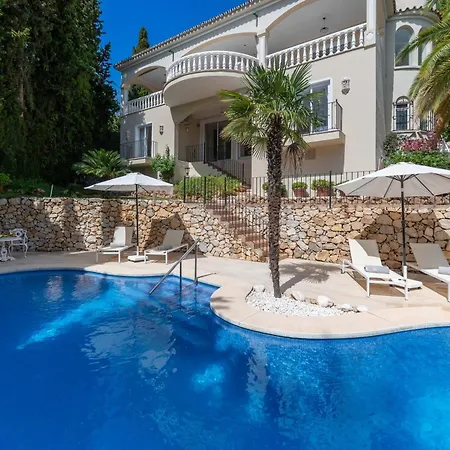 4 Bdrm Andalusian W Cinema & Sea Views Marbella