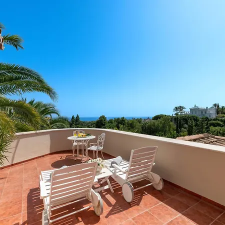 4 Bdrm Andalusian W Cinema & Sea Views * Marbella