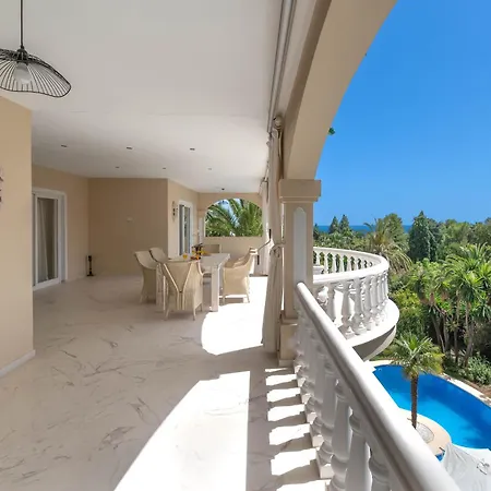 Apartment 4 Bdrm Andalusian W Cinema & Sea Views Marbella