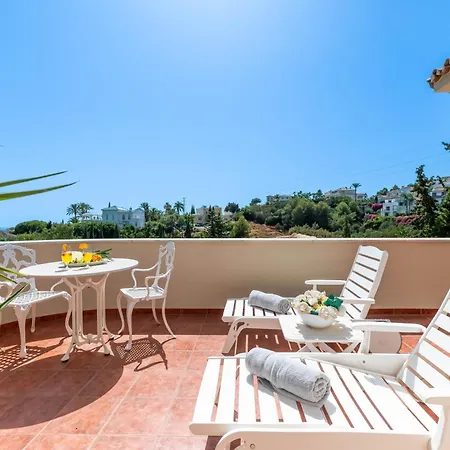 4 Bdrm Andalusian W Cinema & Sea Views * Marbella
