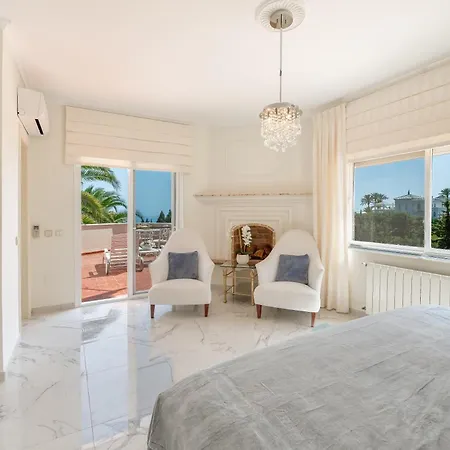 4 Bdrm Andalusian W Cinema & Sea Views Апартаменты