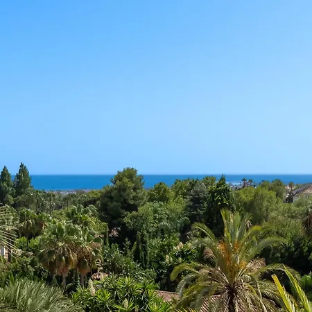 4 Bdrm Andalusian W Cinema & Sea Views * Марбелья