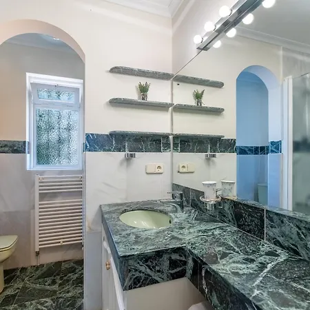 4 Bdrm Andalusian W Cinema & Sea Views Marbella