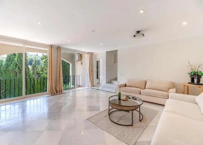 4 Bdrm Andalusian W Cinema & Sea Views アパート