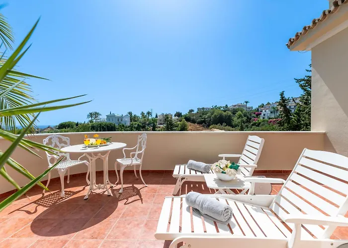 4 Bdrm Andalusian W Cinema & Sea Views * マルベーリャ