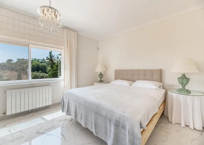 4 Bdrm Andalusian W Cinema & Sea Views アパート *