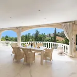 Apartment 4 Bdrm Andalusian W Cinema & Sea Views Marbella