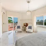 4 Bdrm Andalusian W Cinema & Sea Views Apartment