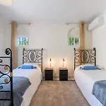 4 Bdrm Andalusian W Cinema & Sea Views *