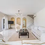 Apartment 4 Bdrm Andalusian W Cinema & Sea Views *