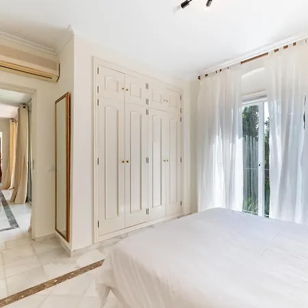 4 Bdrm Andalusian W Cinema & Sea Views
